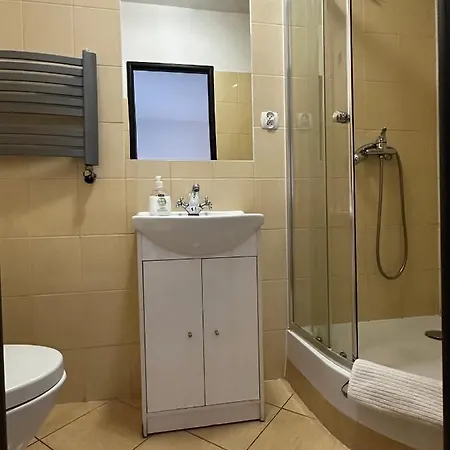 Jagoda Nocleg ze śniadaniem 3*